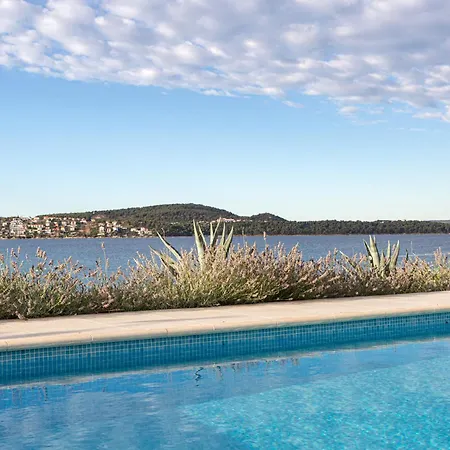 Jan Anka * Τρογκίρ